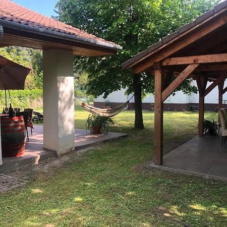 Case de vacanță Five Season's Lakehouse *