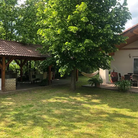 Сasa de vacaciones Five Season's Lakehouse Balatonlelle